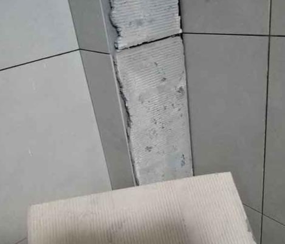 威信瓷砖空鼓维修公司分享下厨房瓷砖脱落的补救措施。